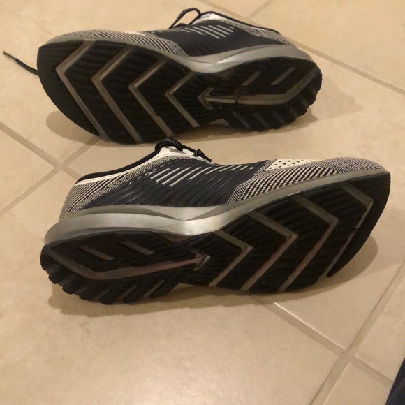 Men’s Brooks Running shoes - Picture 6 of 6